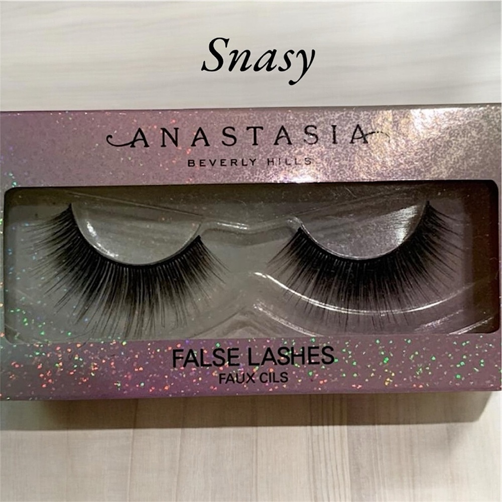 Anastasia Beverly Hills lashes Snasy NIB